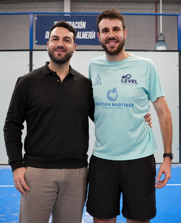 Cristian Mart&iacute;nez y Francis Calvache juntos en una pista del Club Padel Indoor El Ejido
